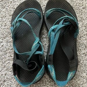 Chacos Size 7 Women's Teal and Black Sandals